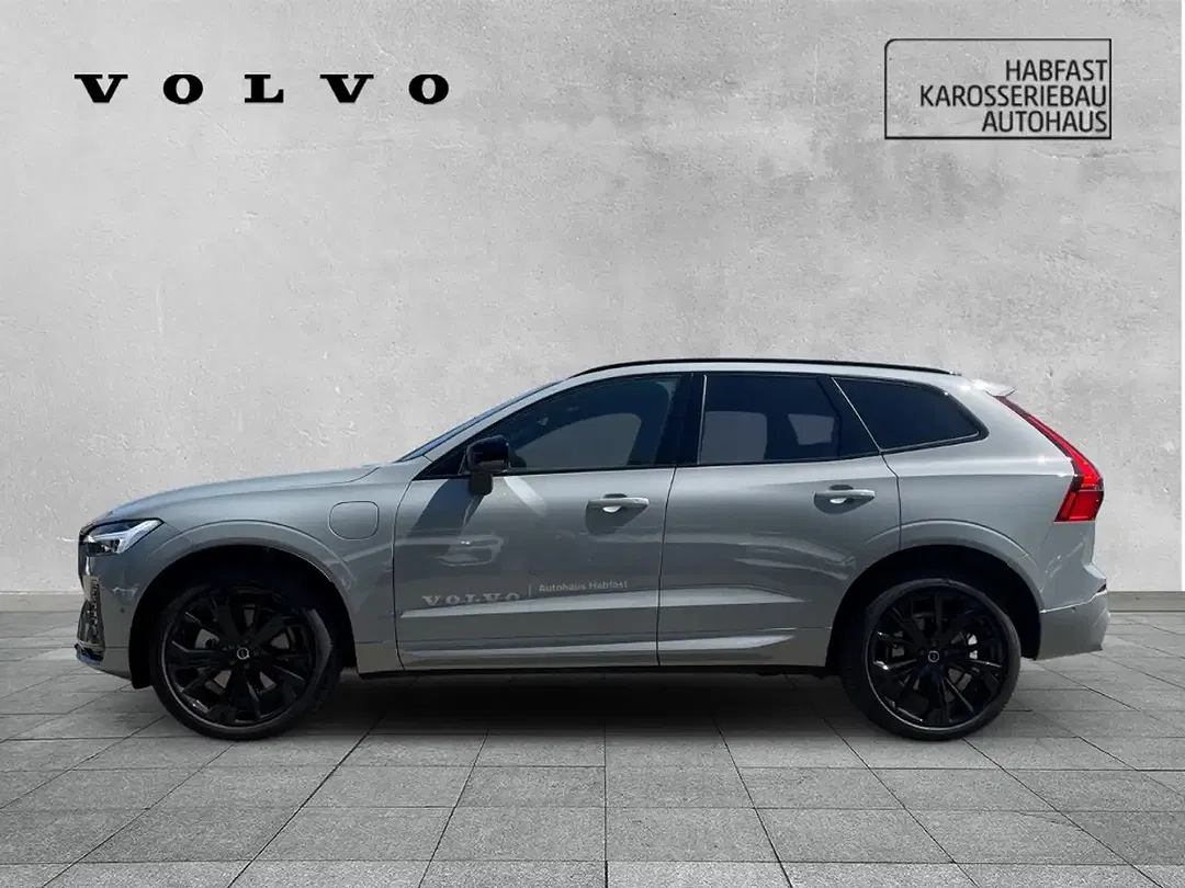 Volvo XC60 T8 PHEV Hybrid AWD Ultra Black Edition - Thumbnail 3