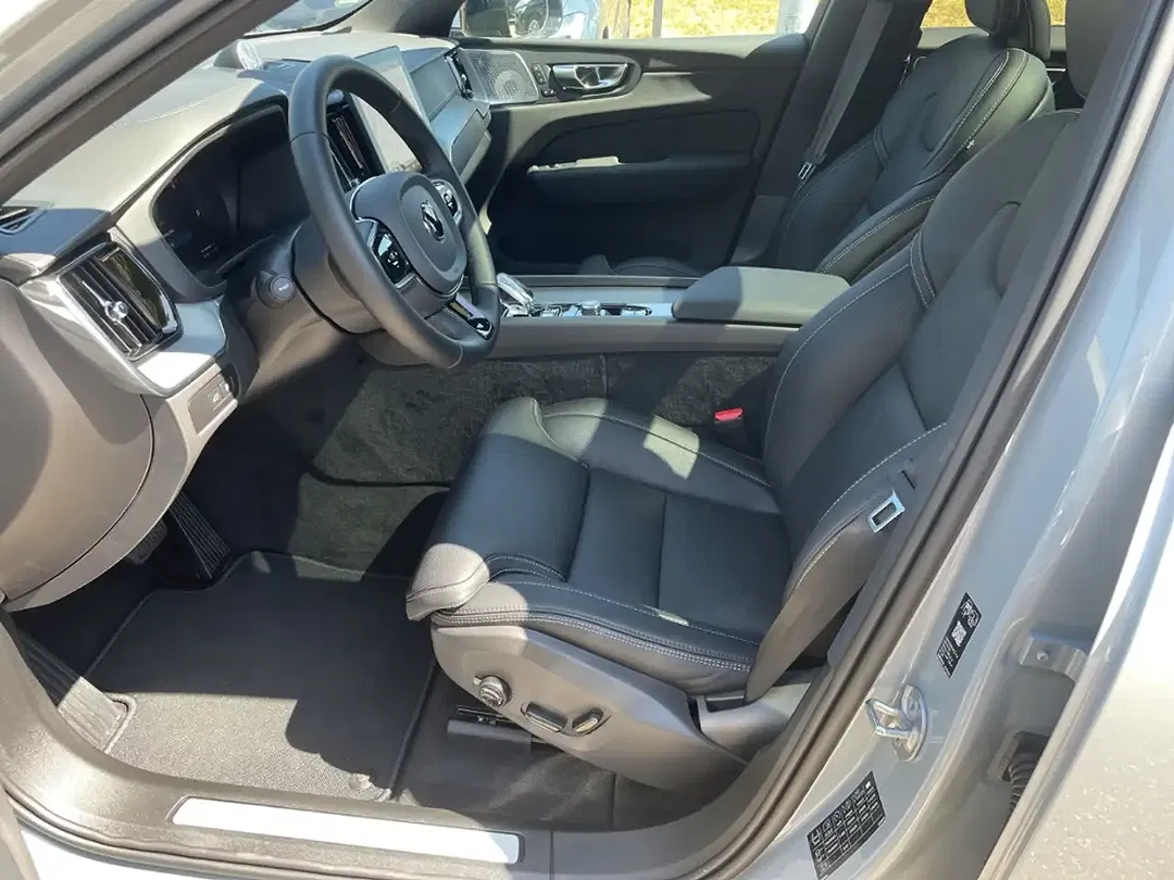 Volvo XC60 T8 PHEV Hybrid AWD Ultra Black Edition - Thumbnail 6