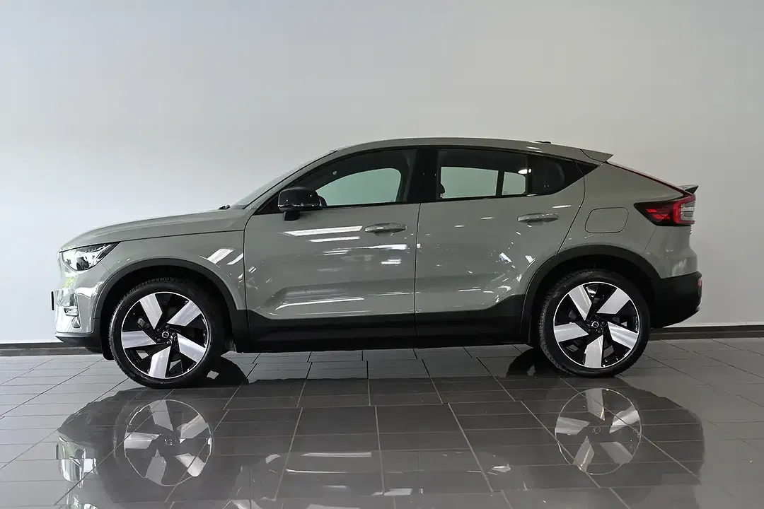Volvo C40 EV Recharge Plus - Thumbnail 3