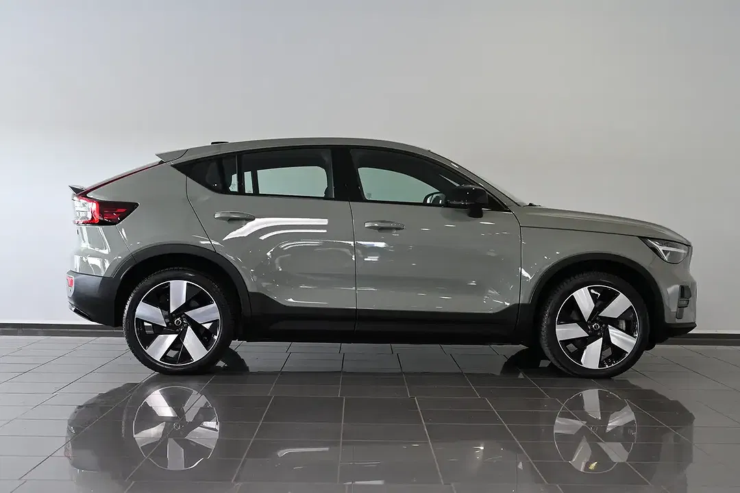 Volvo C40 EV Recharge Plus - Thumbnail 4