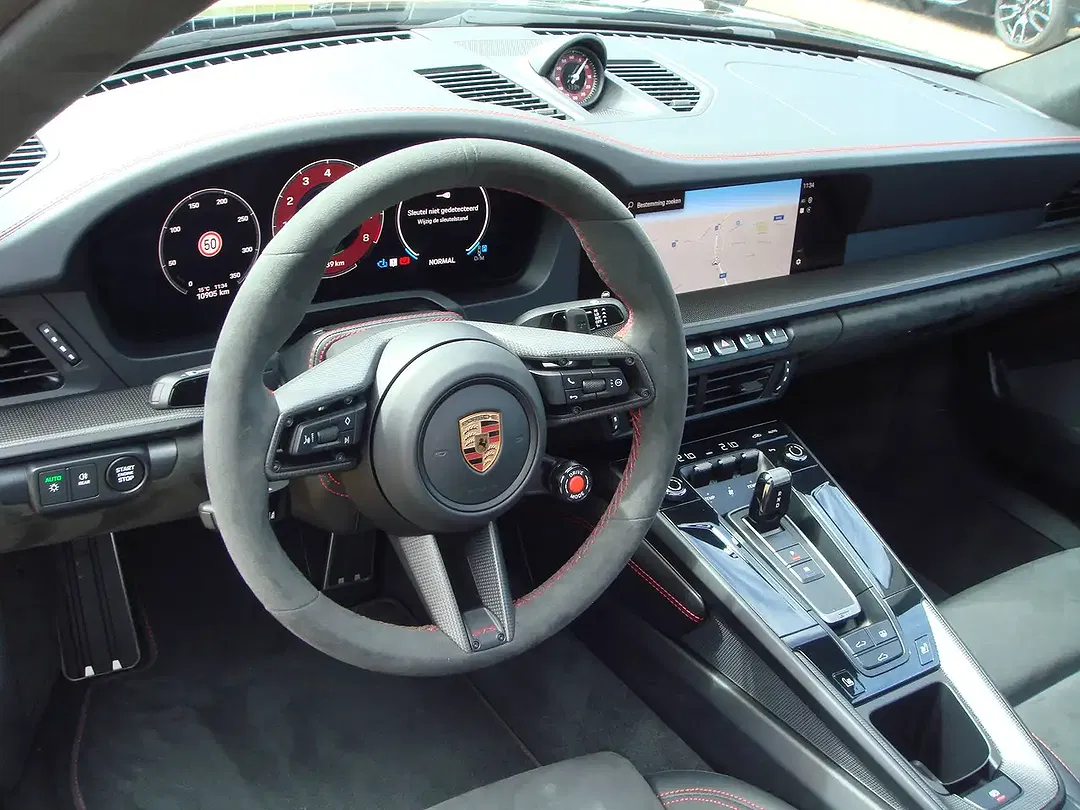 Porsche 911 Hybrid GTS - Thumbnail 4