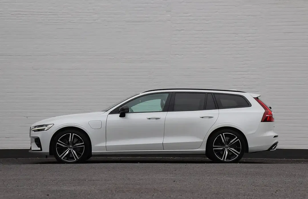 Volvo V60 T6 PHEV AWD Recharge R-Design - Thumbnail 4