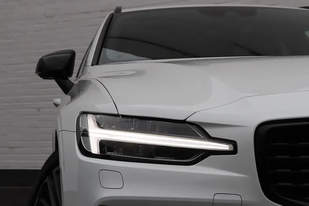 Volvo V60 T6 PHEV AWD Recharge R-Design - Thumbnail 5