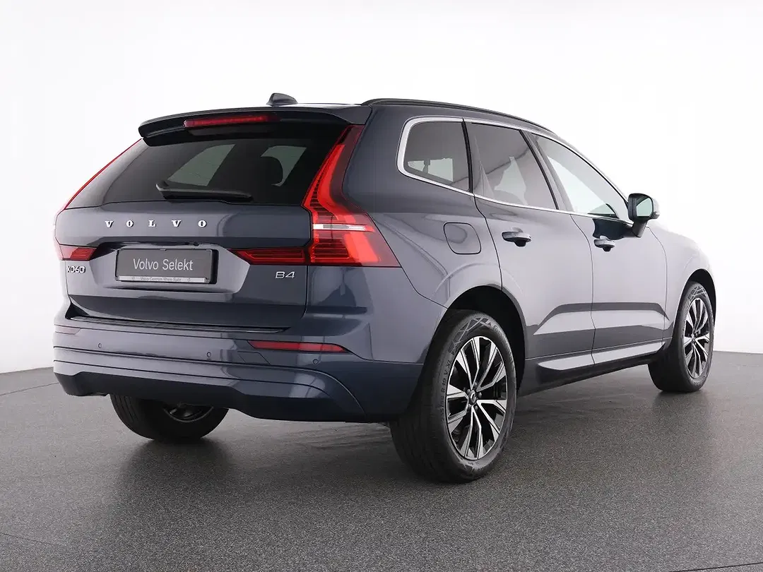 Volvo XC60 B4 Core - Thumbnail 2