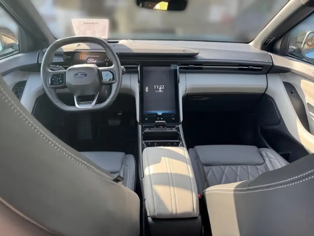 Ford Explorer EV Premium - Thumbnail 11
