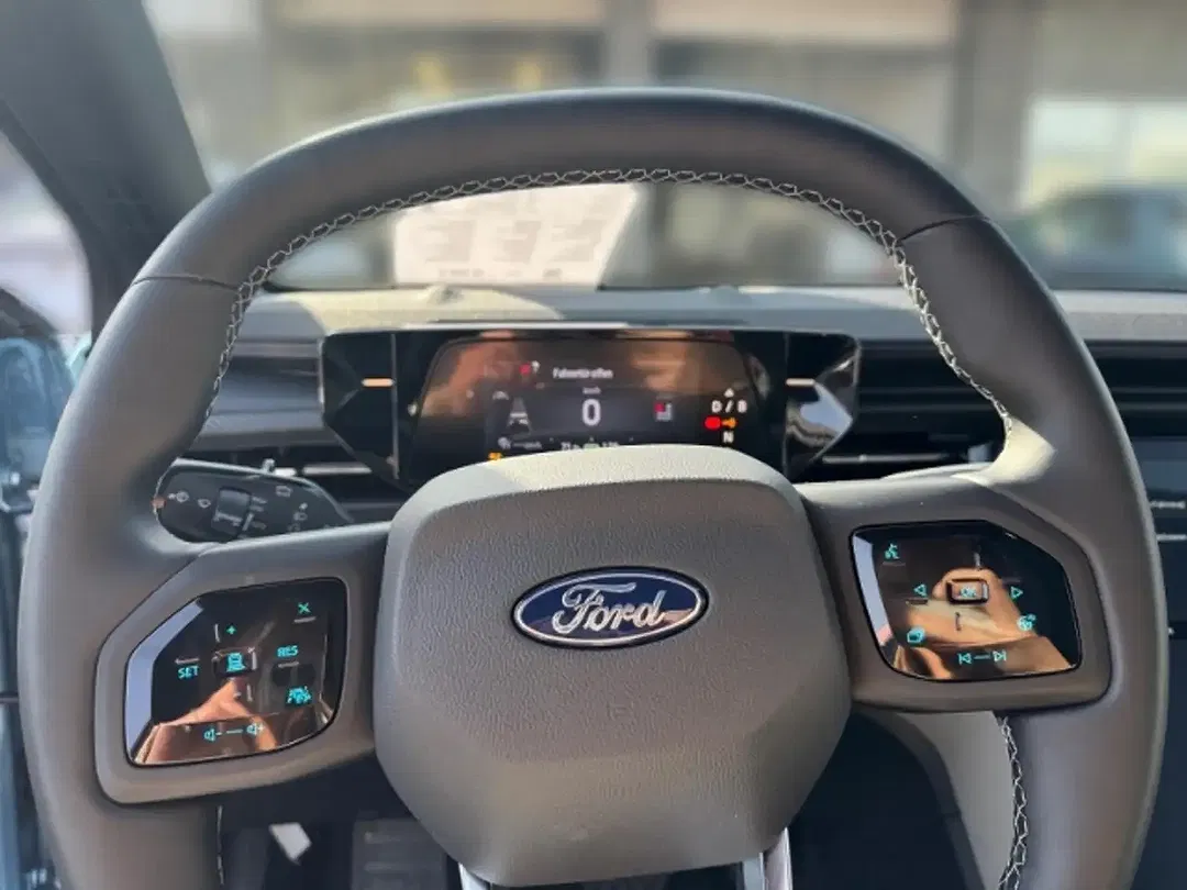 Ford Explorer EV Premium - Thumbnail 8