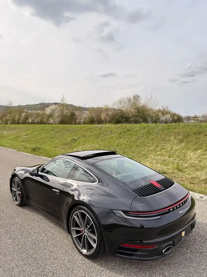 Porsche 911 Carrera S - Thumbnail 11