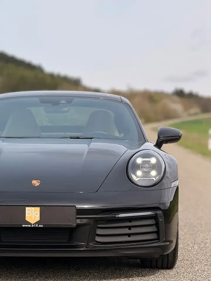 Porsche 911 Carrera S - Thumbnail 4
