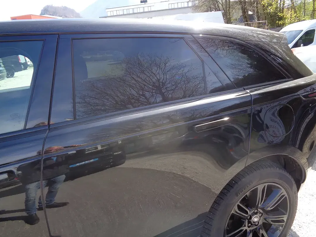 Land Rover Range Rover Velar P400e - Thumbnail 11