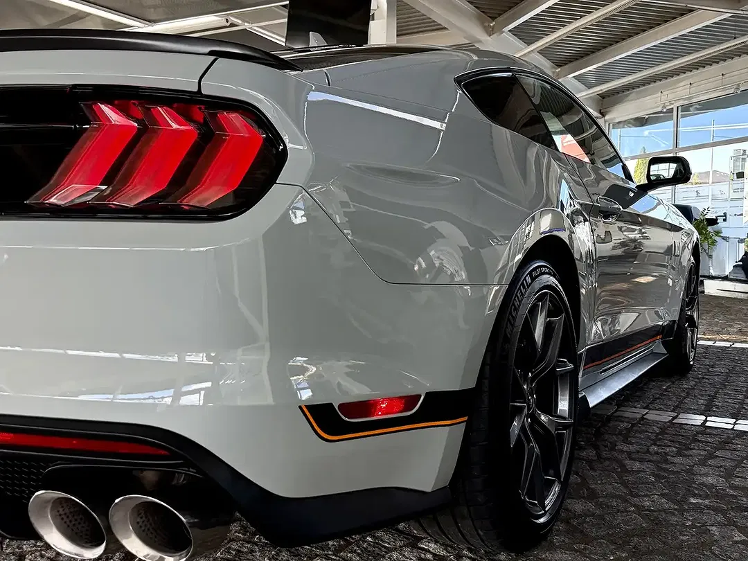 Ford Mustang - foto 15