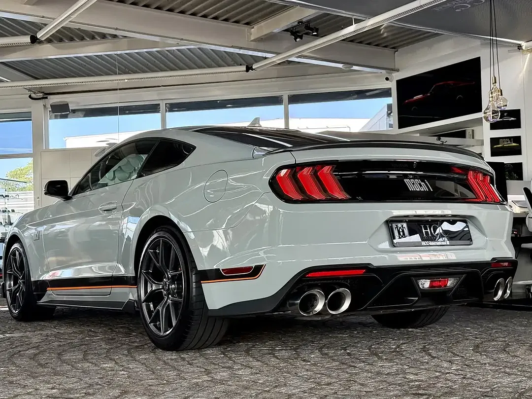 Ford Mustang - Thumbnail 3