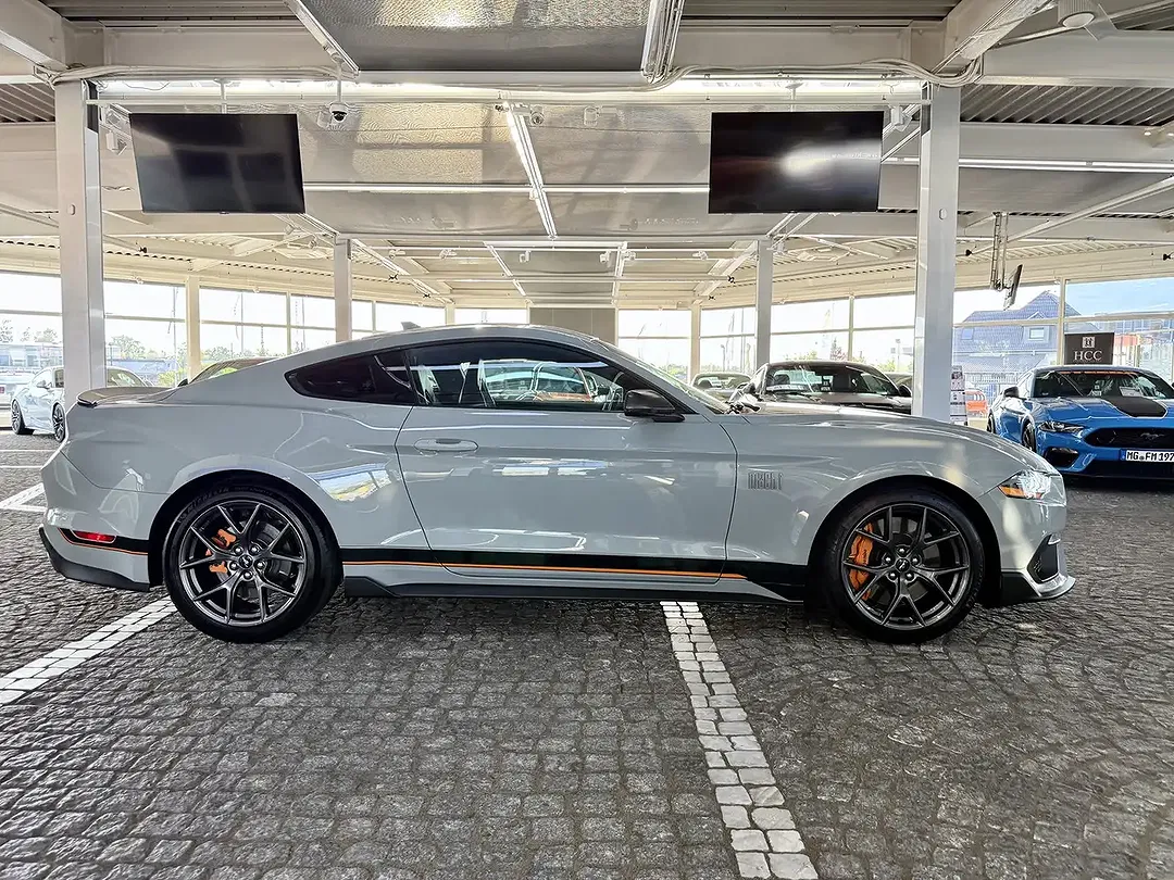 Ford Mustang - Thumbnail 8