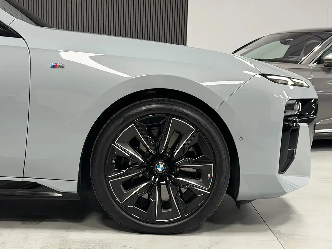 BMW 750 PHEV Pro - Thumbnail 11