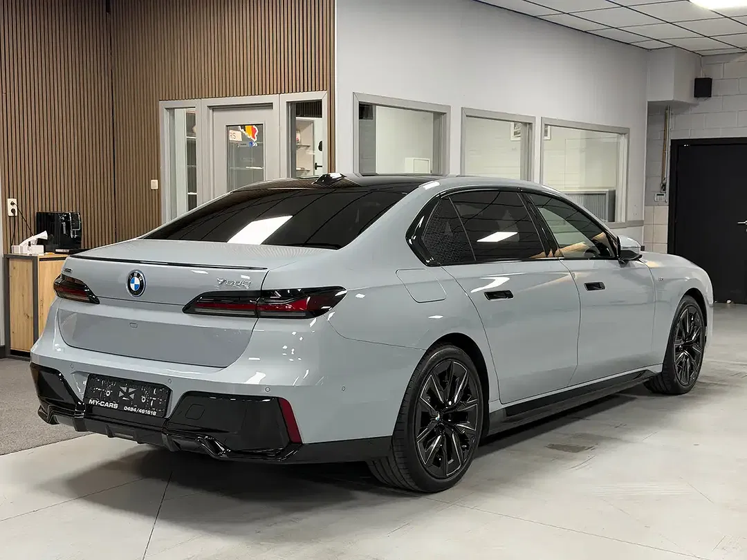 BMW 750 PHEV Pro - Thumbnail 5
