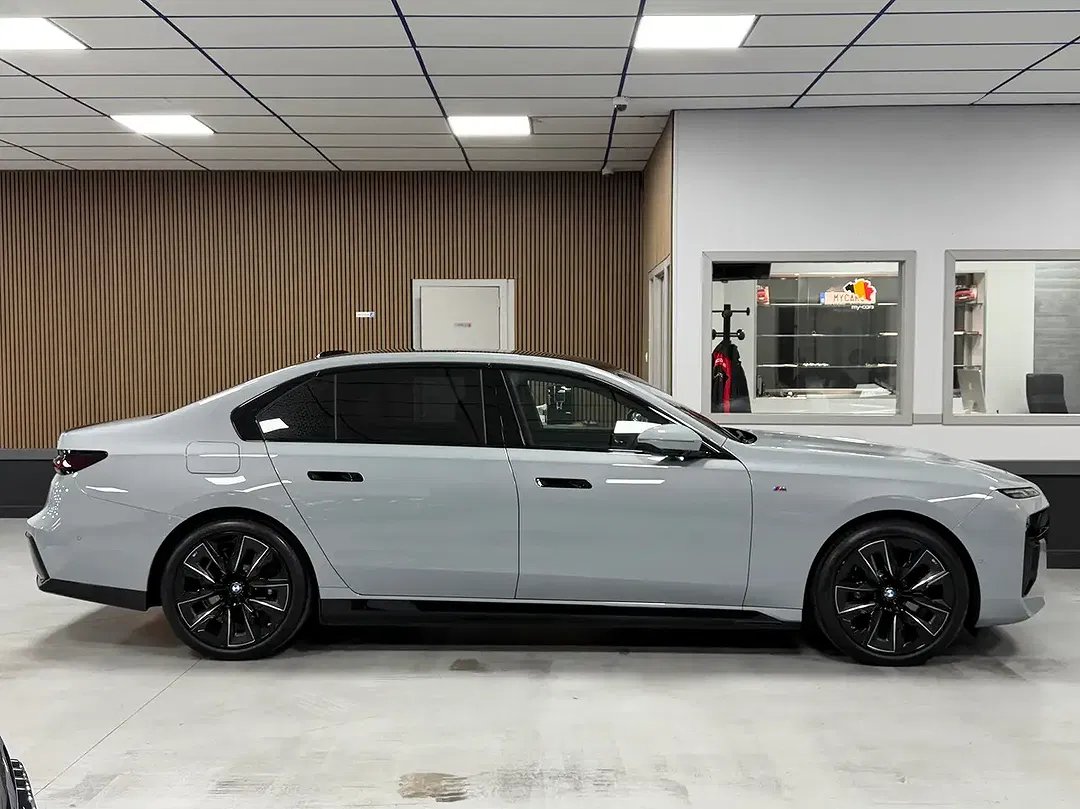 BMW 750 PHEV Pro - Thumbnail 6