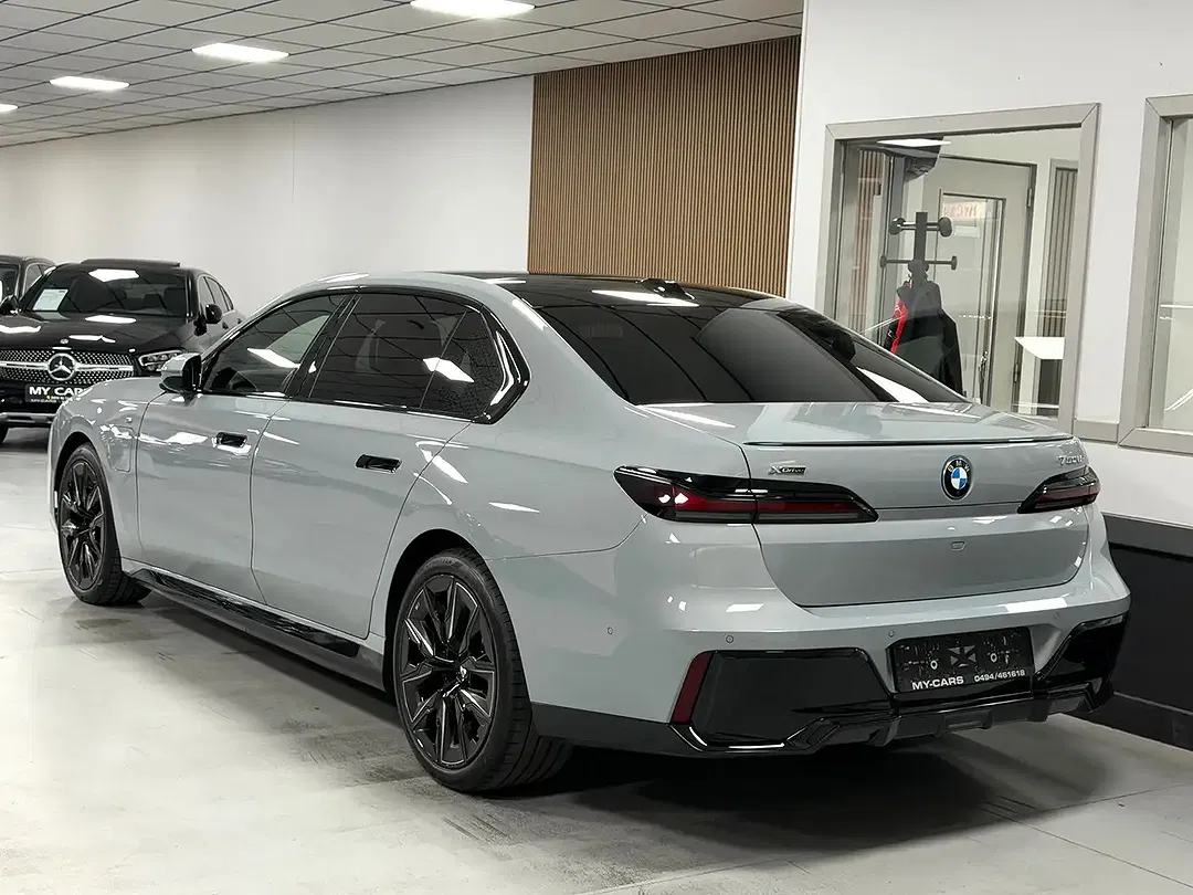 BMW 750 PHEV Pro - Thumbnail 7
