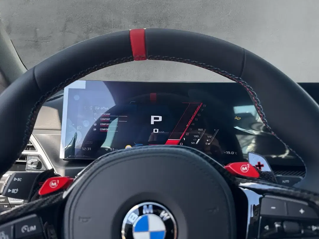 BMW M4 xDrive Competition Convertible - Thumbnail 16