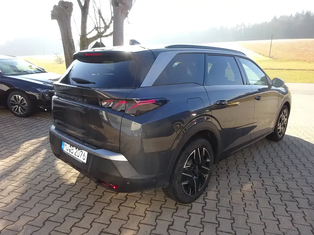 Peugeot 5008 145 Hybrid GT - Thumbnail 3