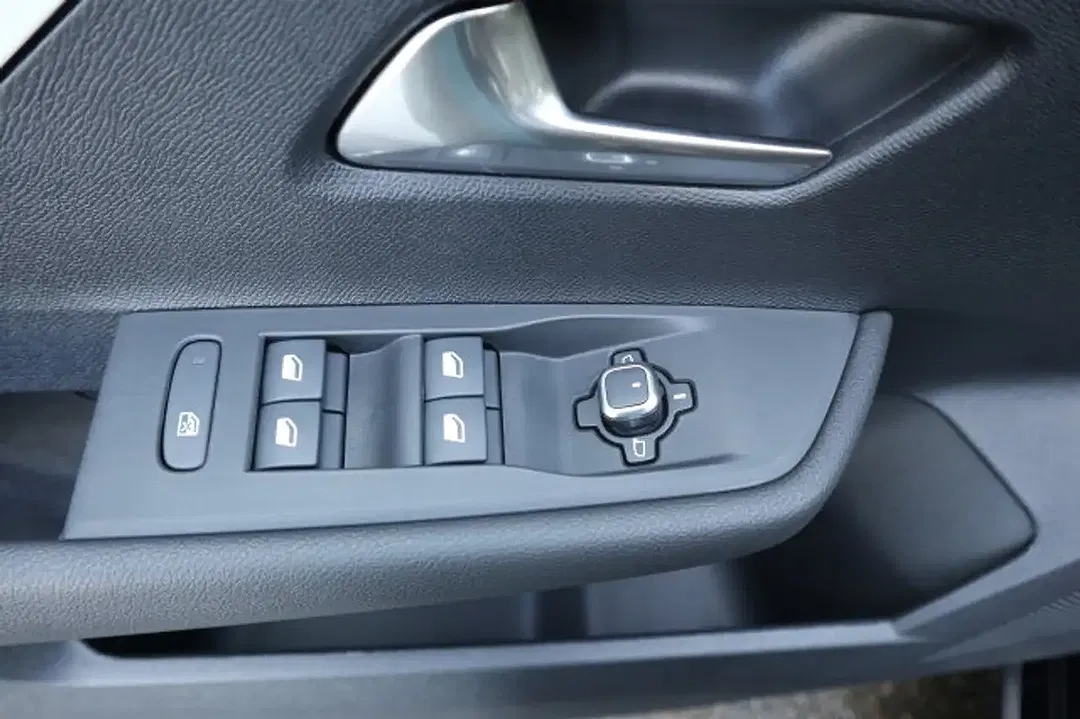 Opel Astra Edition - Thumbnail 8