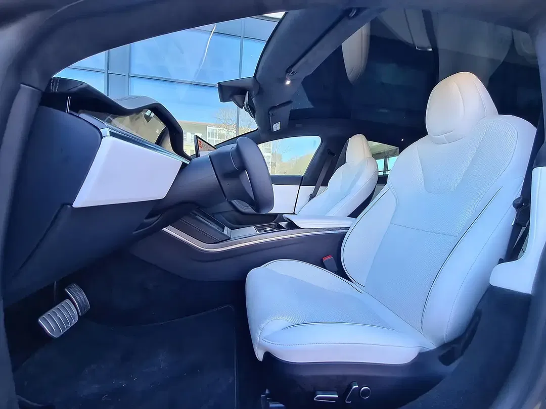 Tesla Model S Plaid - Thumbnail 7