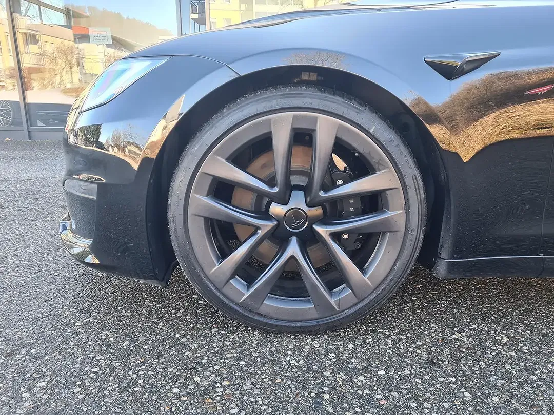 Tesla Model S Plaid - Thumbnail 4
