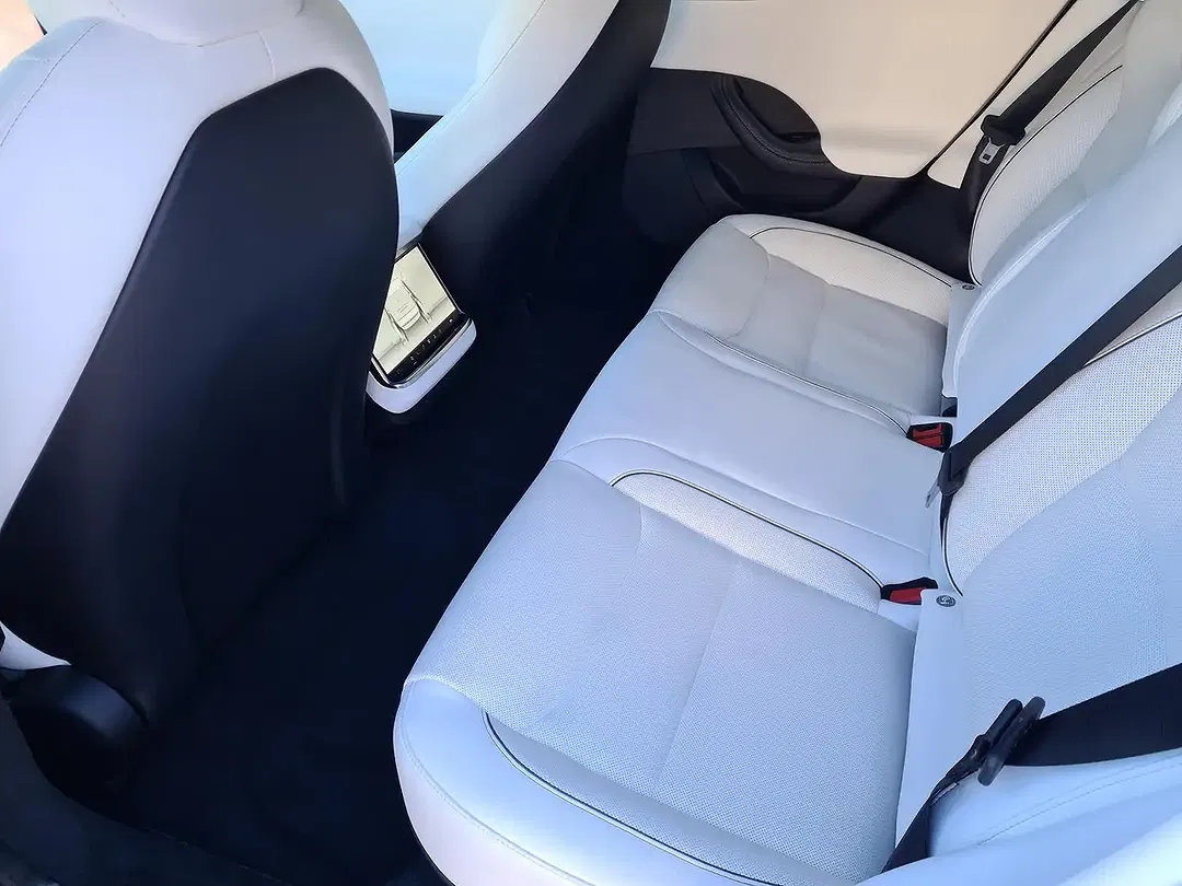 Tesla Model S Plaid - Thumbnail 5