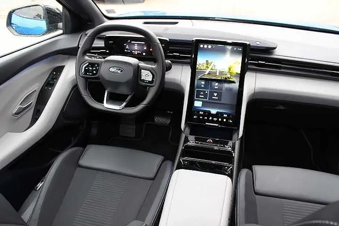 Ford Explorer Premium - Thumbnail 11