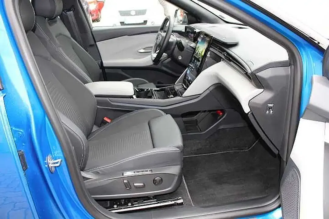 Ford Explorer Premium - Thumbnail 14