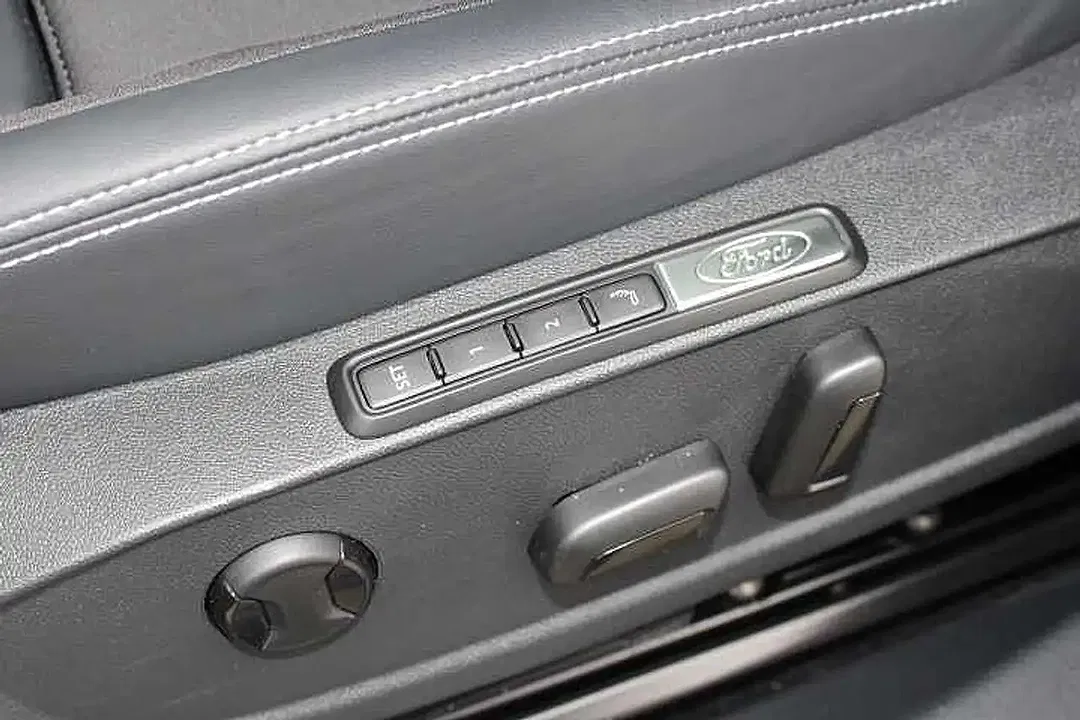 Ford Explorer Premium - Thumbnail 17