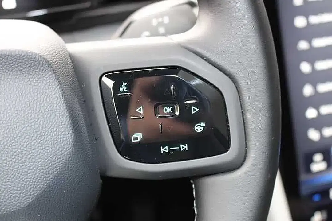 Ford Explorer Premium - Thumbnail 22