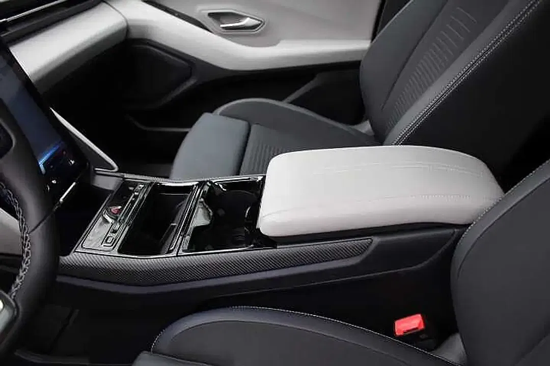 Ford Explorer Premium - Thumbnail 23