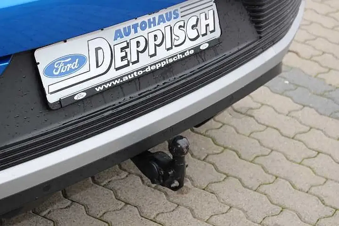 Ford Explorer Premium - Thumbnail 3