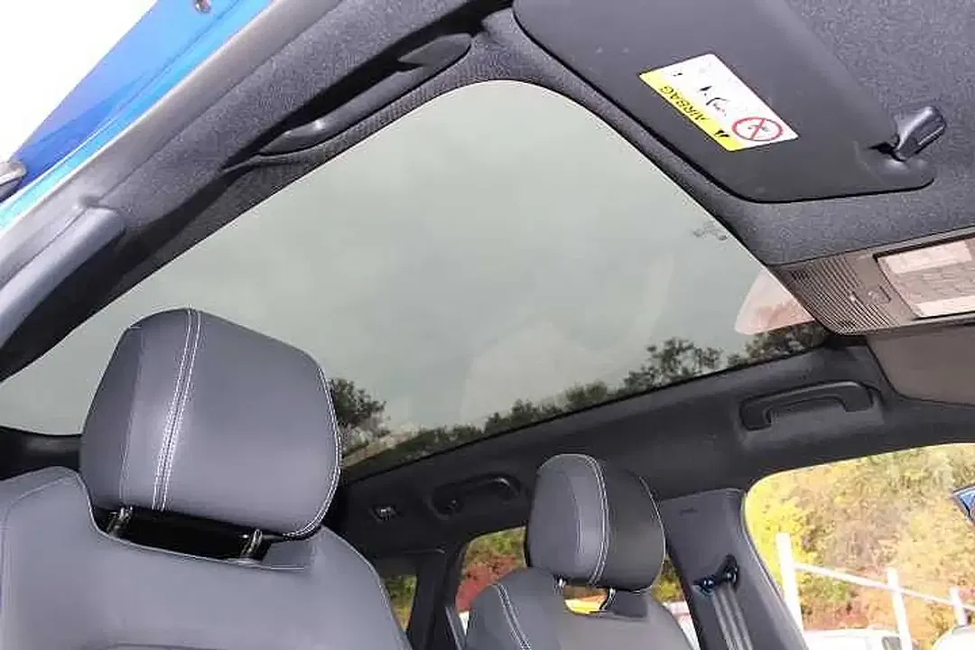 Ford Explorer Premium - Thumbnail 4