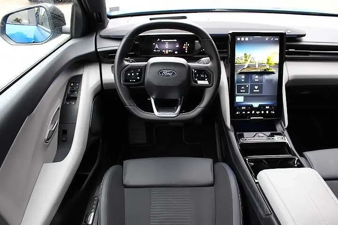 Ford Explorer Premium - Thumbnail 5