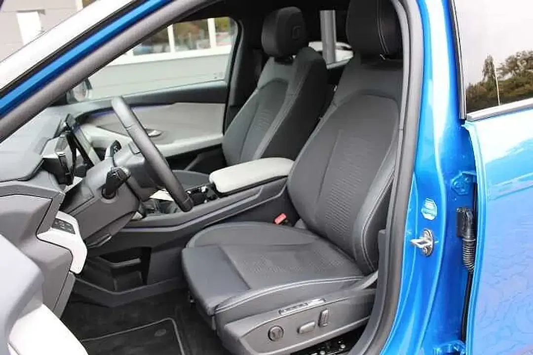 Ford Explorer Premium - Thumbnail 6