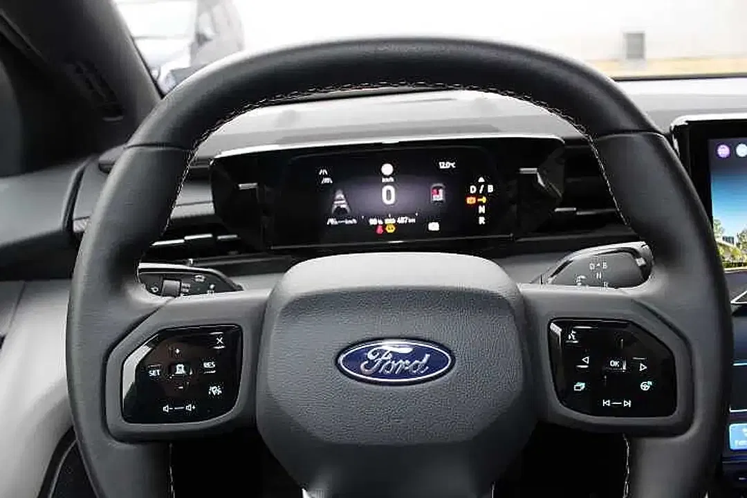 Ford Explorer Premium - Thumbnail 8