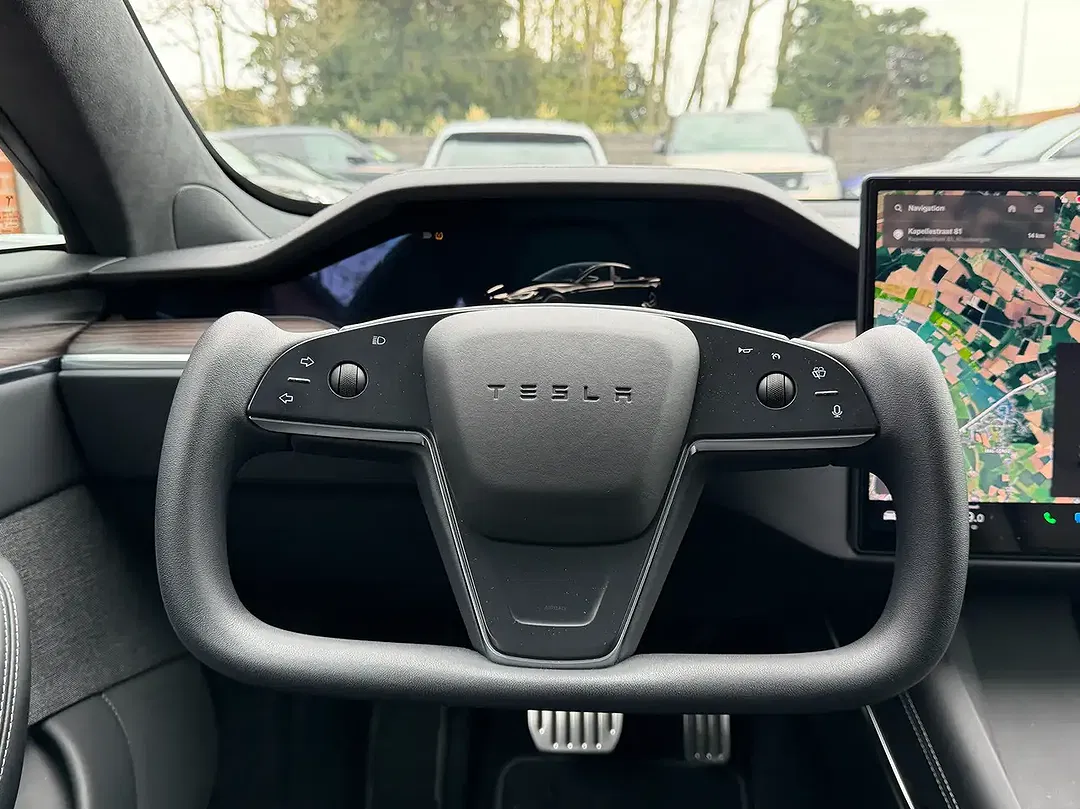 Tesla Model S Long Range - Thumbnail 16