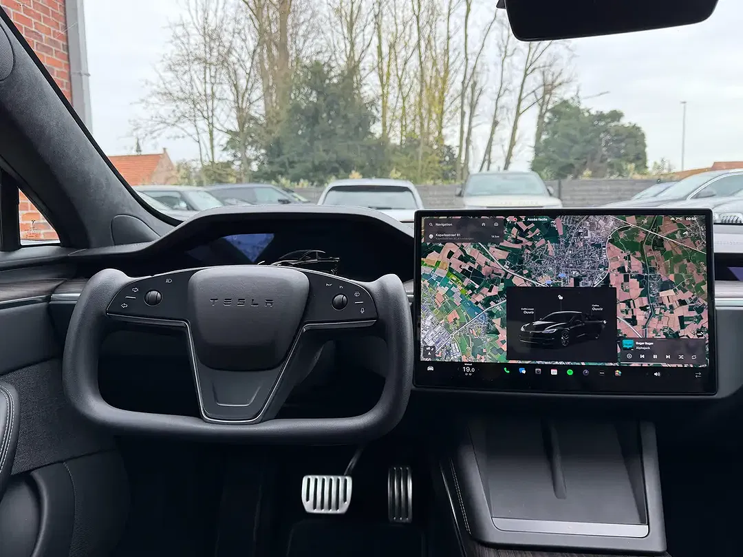 Tesla Model S Long Range - Thumbnail 17