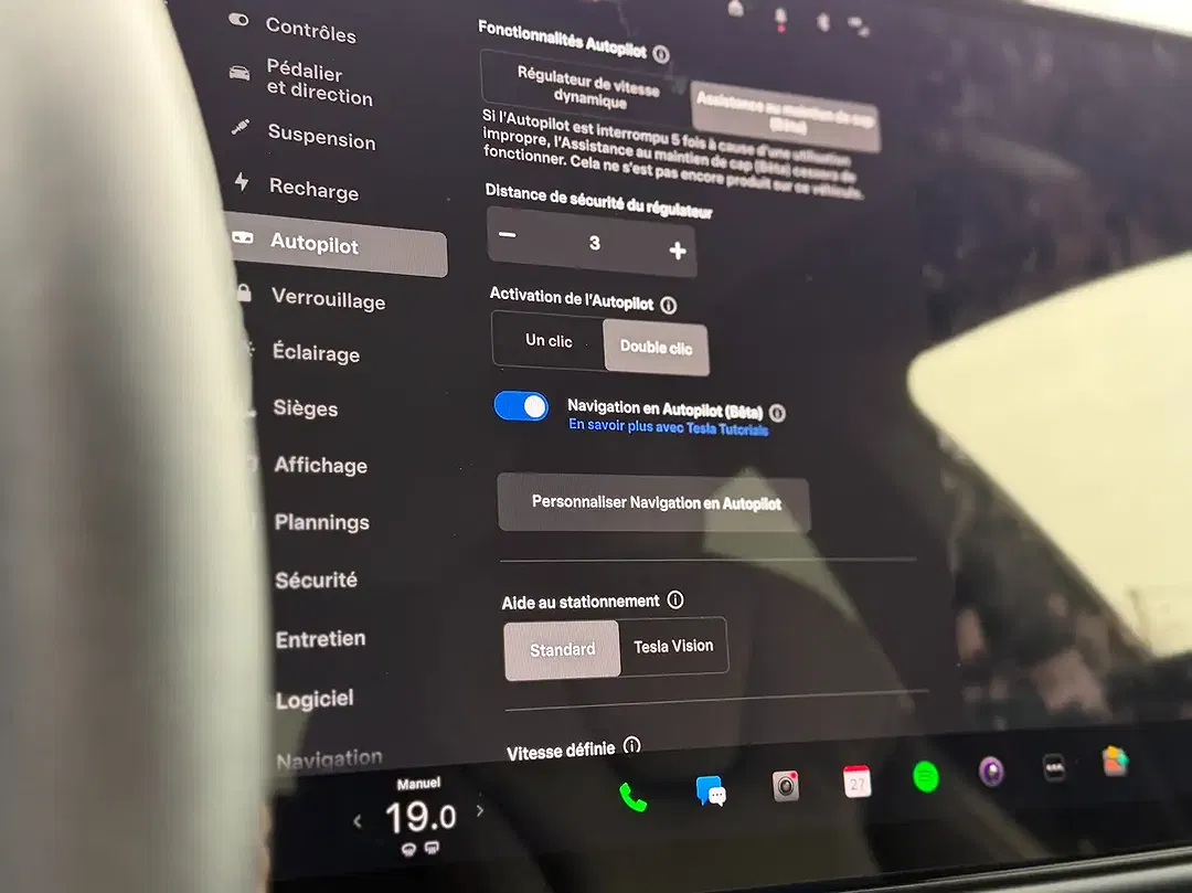 Tesla Model S Long Range - Thumbnail 22