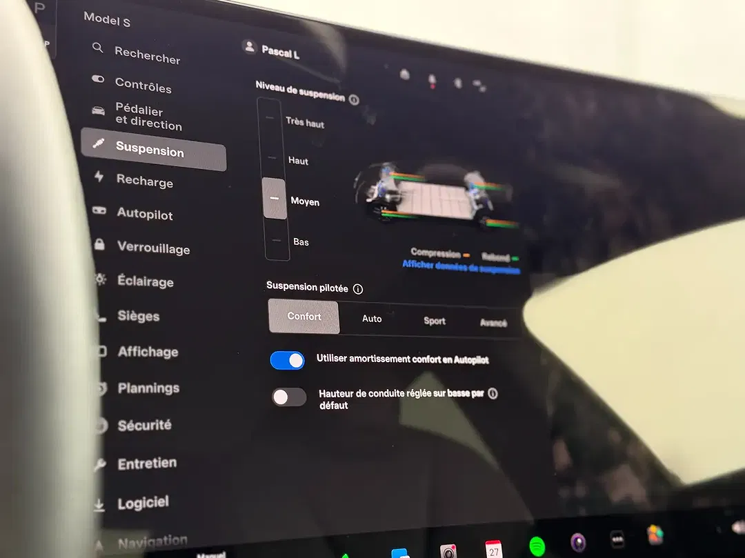 Tesla Model S Long Range - Thumbnail 23
