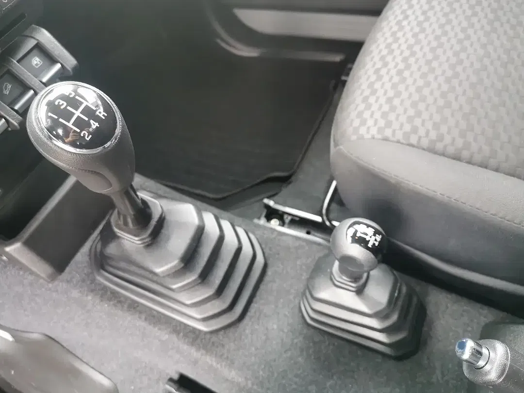 Suzuki Jimny 1.5 - Thumbnail 12
