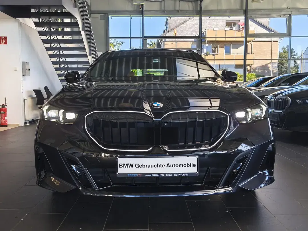 BMW 520 Touring M Sport Pro - Thumbnail 2