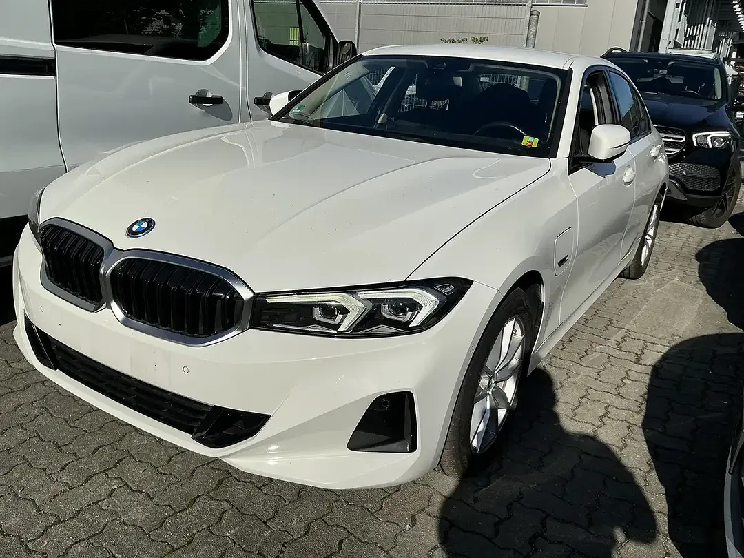 BMW 320 - Thumbnail 1