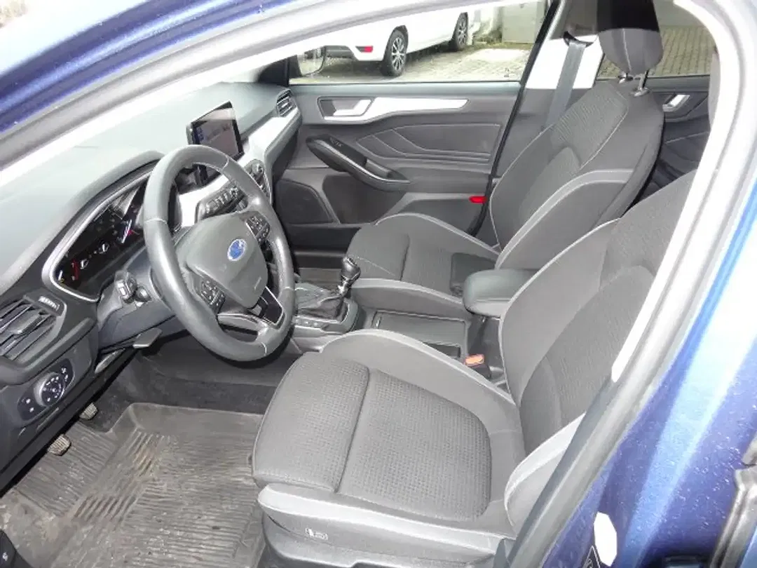 Ford Focus - Thumbnail 10