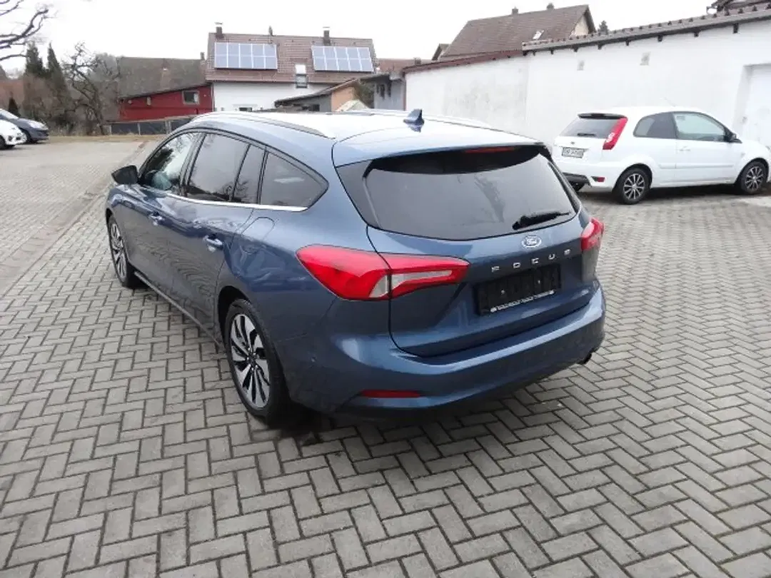 Ford Focus - Thumbnail 4
