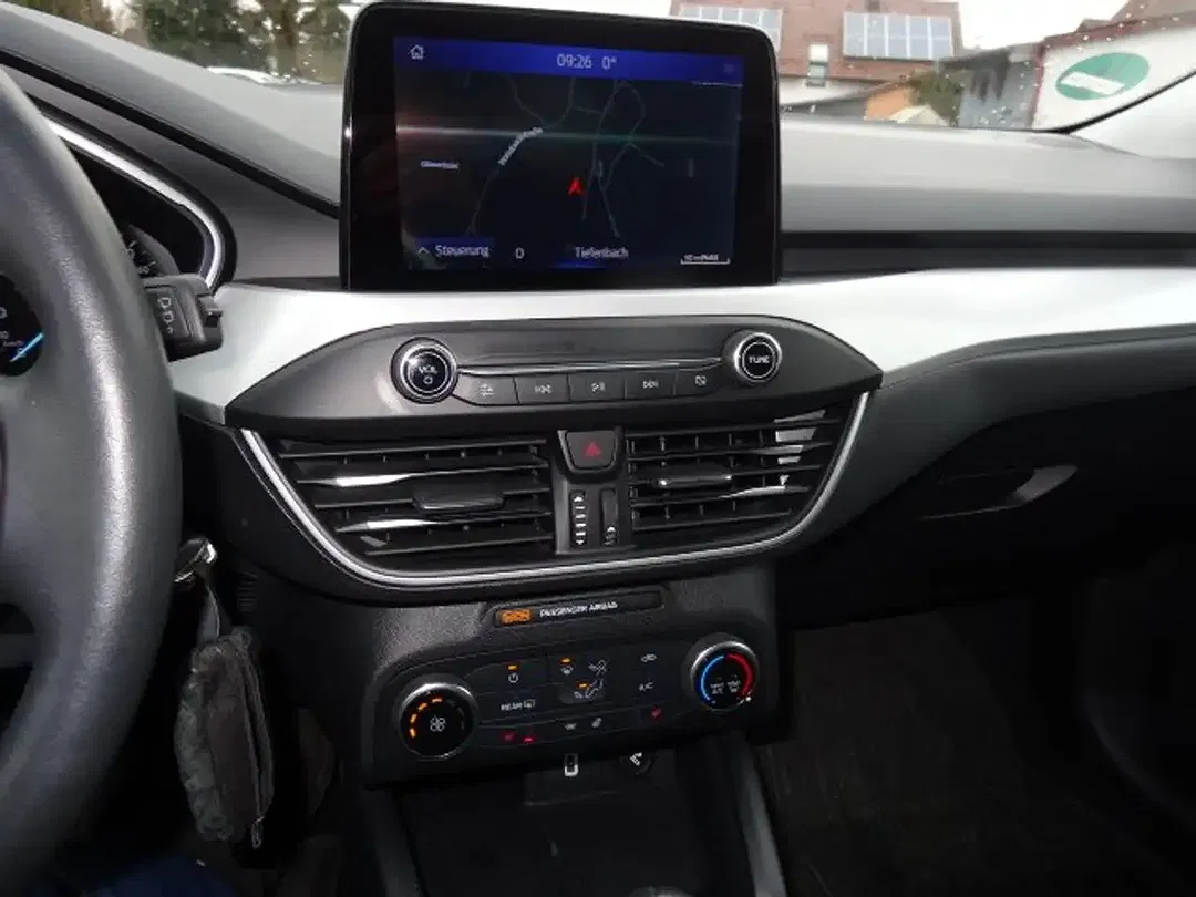 Ford Focus - Thumbnail 6