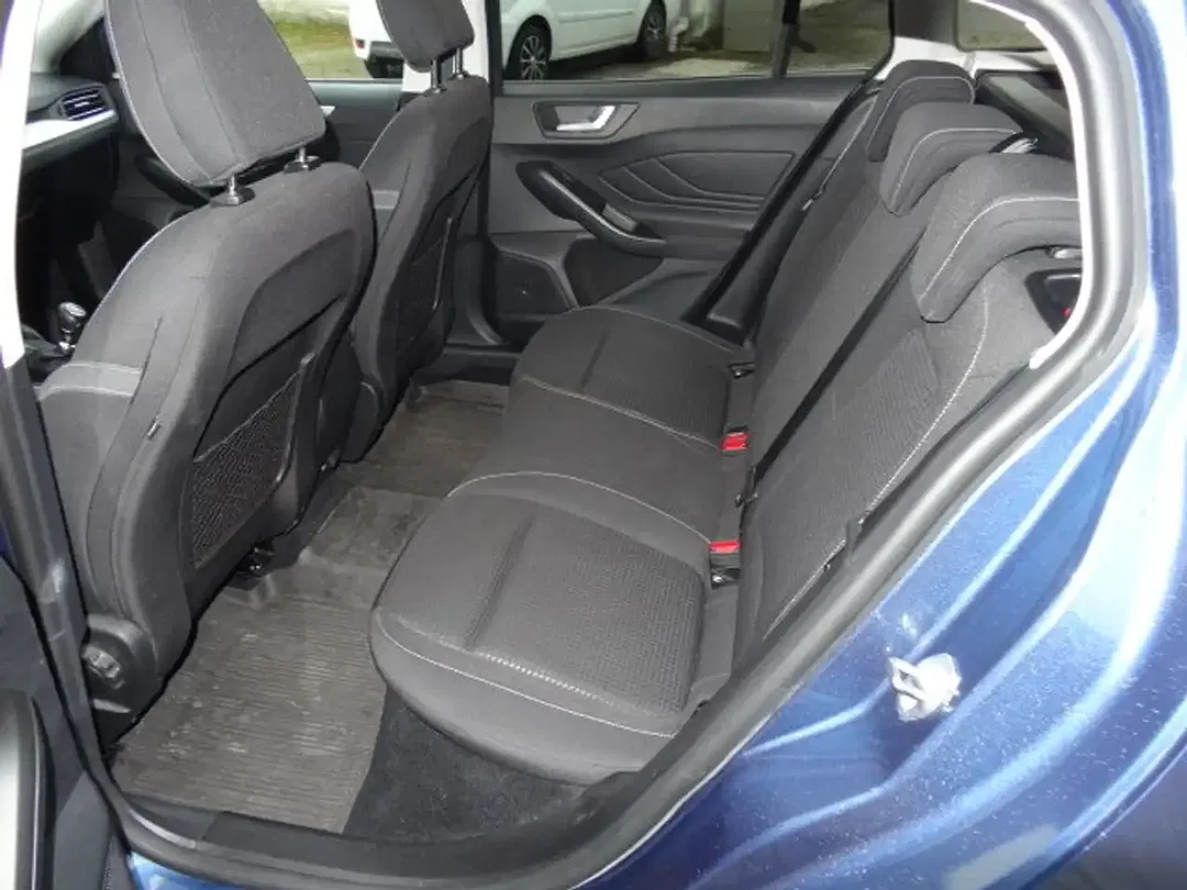 Ford Focus - Thumbnail 9