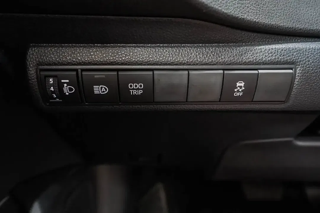 Toyota Corolla Hybrid GR Sport - Thumbnail 11