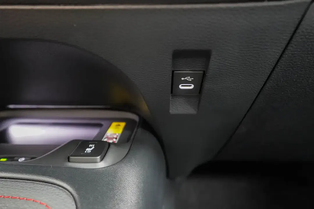 Toyota Corolla Hybrid GR Sport - Thumbnail 14