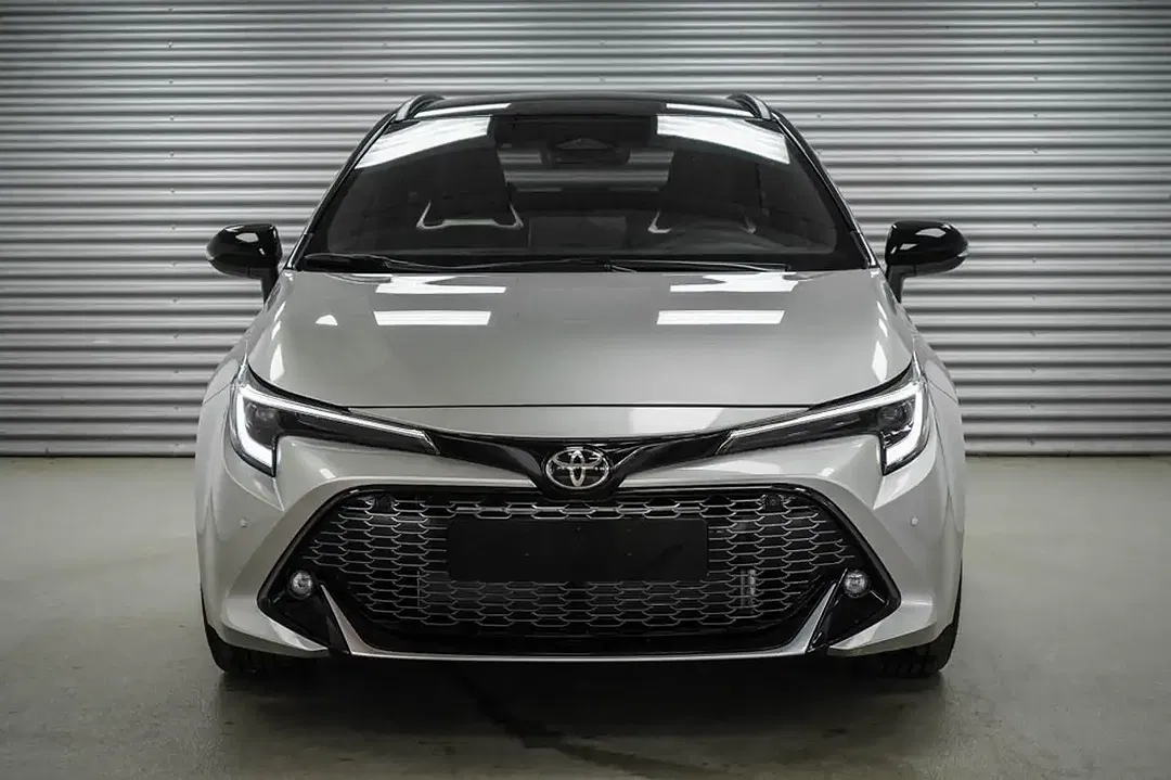 Toyota Corolla Hybrid GR Sport - Thumbnail 2